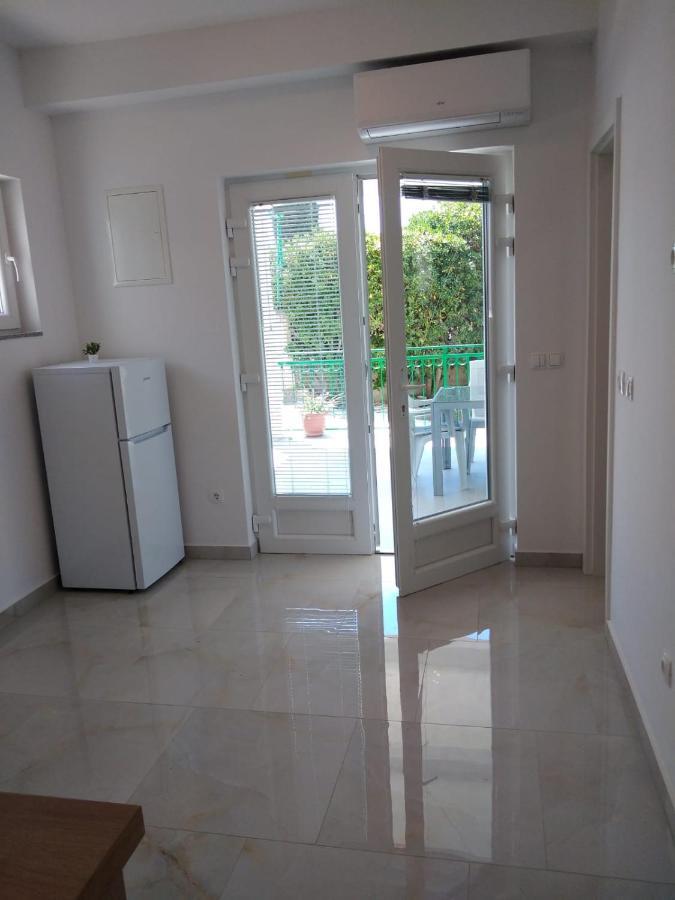 Apartment With Terrace And Garden Пироваць Екстер'єр фото