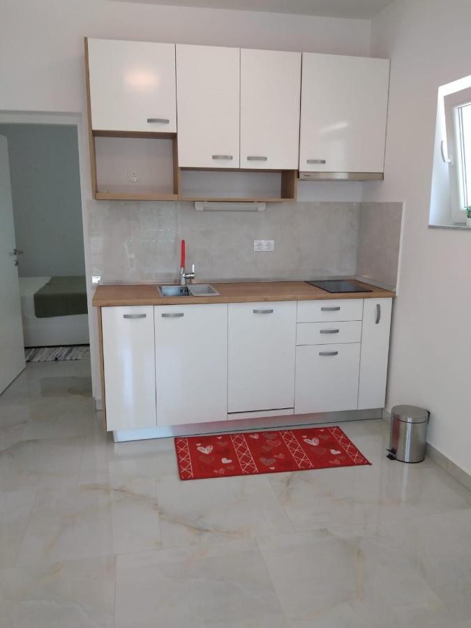 Apartment With Terrace And Garden Пироваць Екстер'єр фото